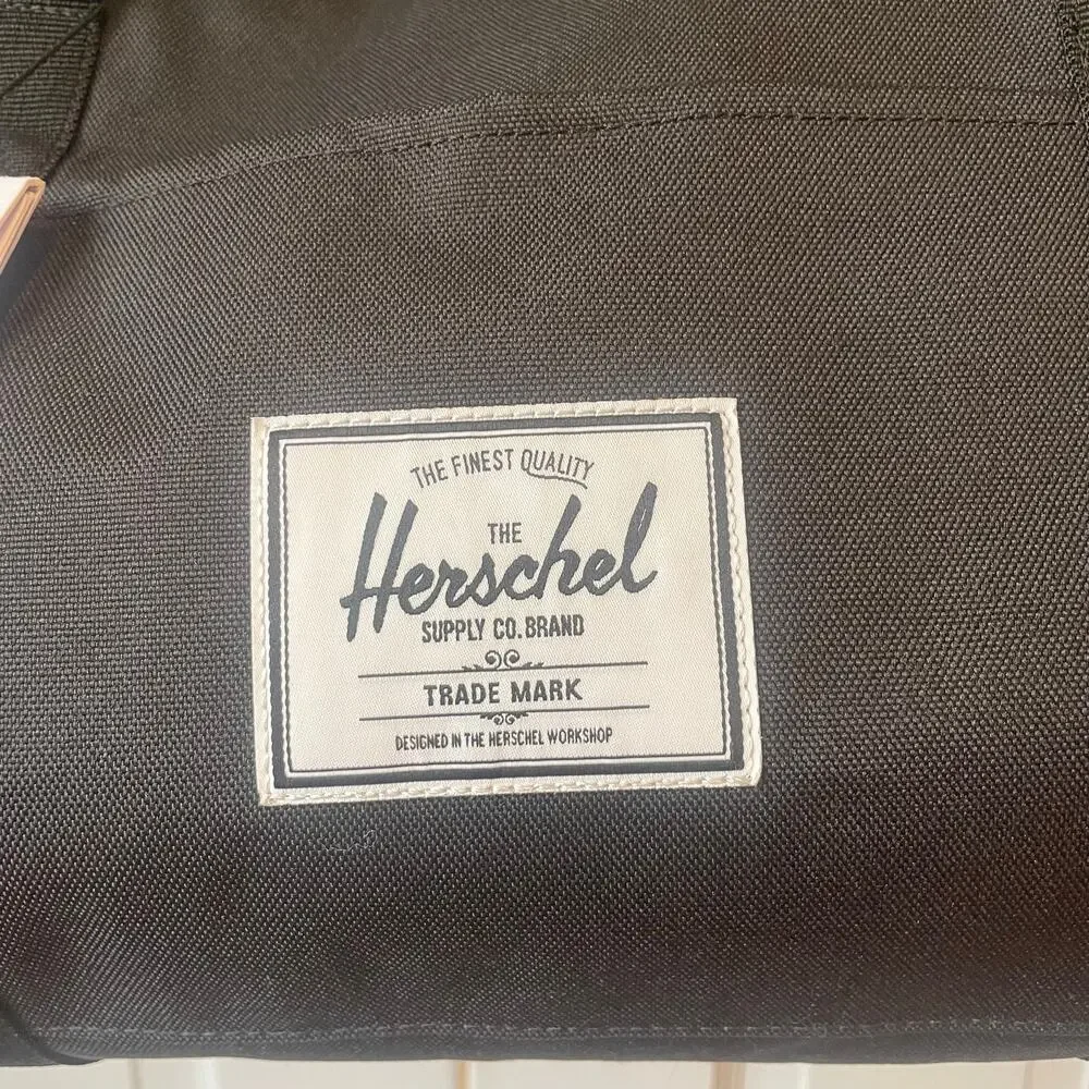 Herschel Supply Black Sutton Gym Travel Weekender Duffle Bag NWT Size L
